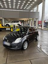 Suzuki Swift 1.3 Black and White 