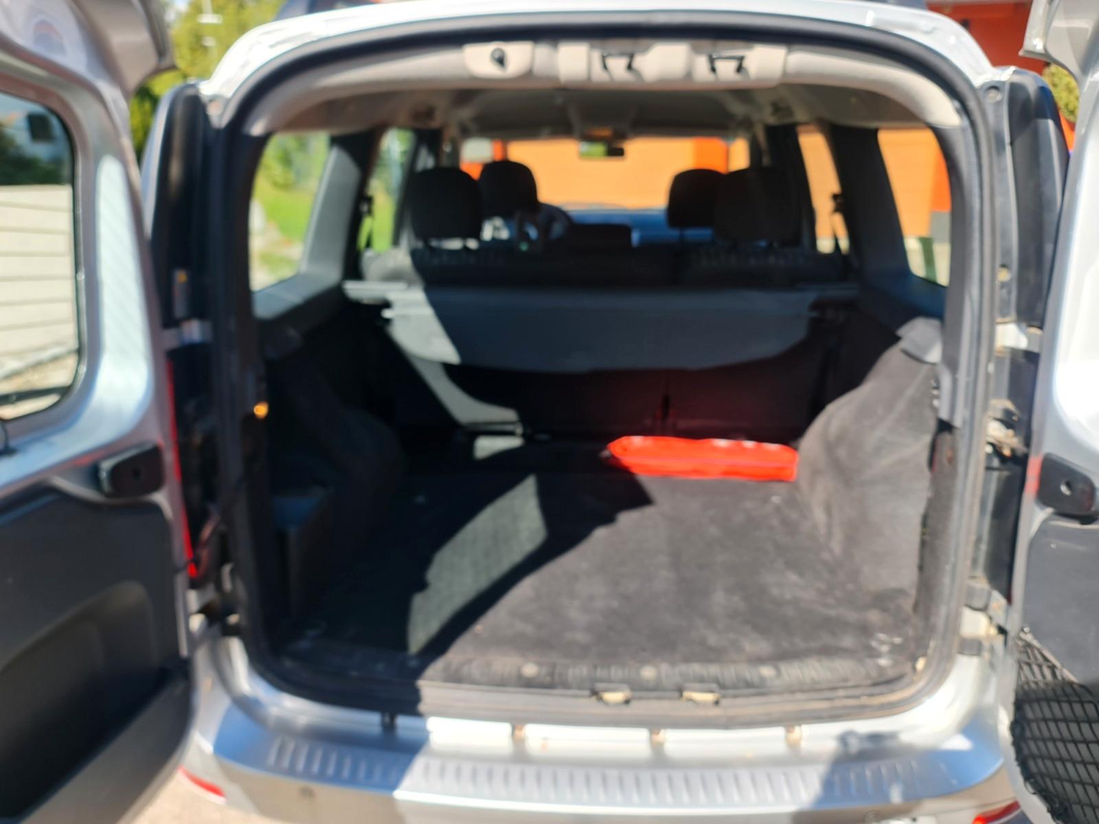 Dacia Logan 2011 — photo 10