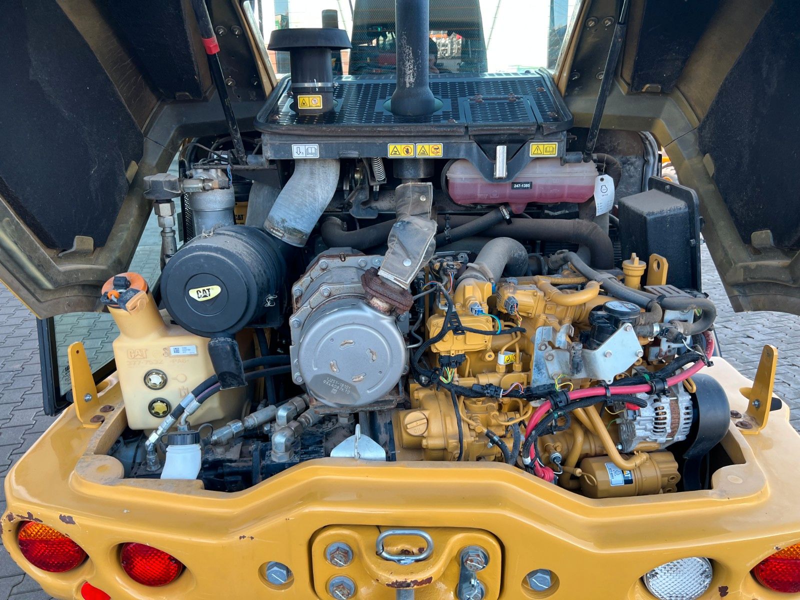 Fahrzeugabbildung CAT 906M / 2020 / nur 480h / Gabel / Schaufel