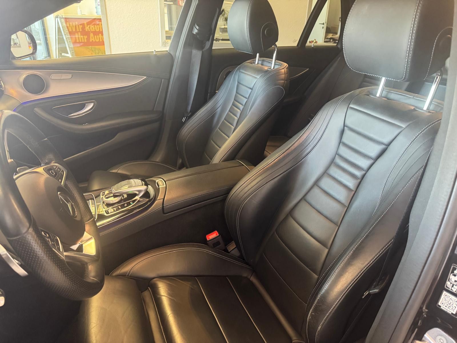 Fahrzeugabbildung Mercedes-Benz E 400 T-Modell 4Matic/LED/PANORAMA/AMG-LINE/NAVI