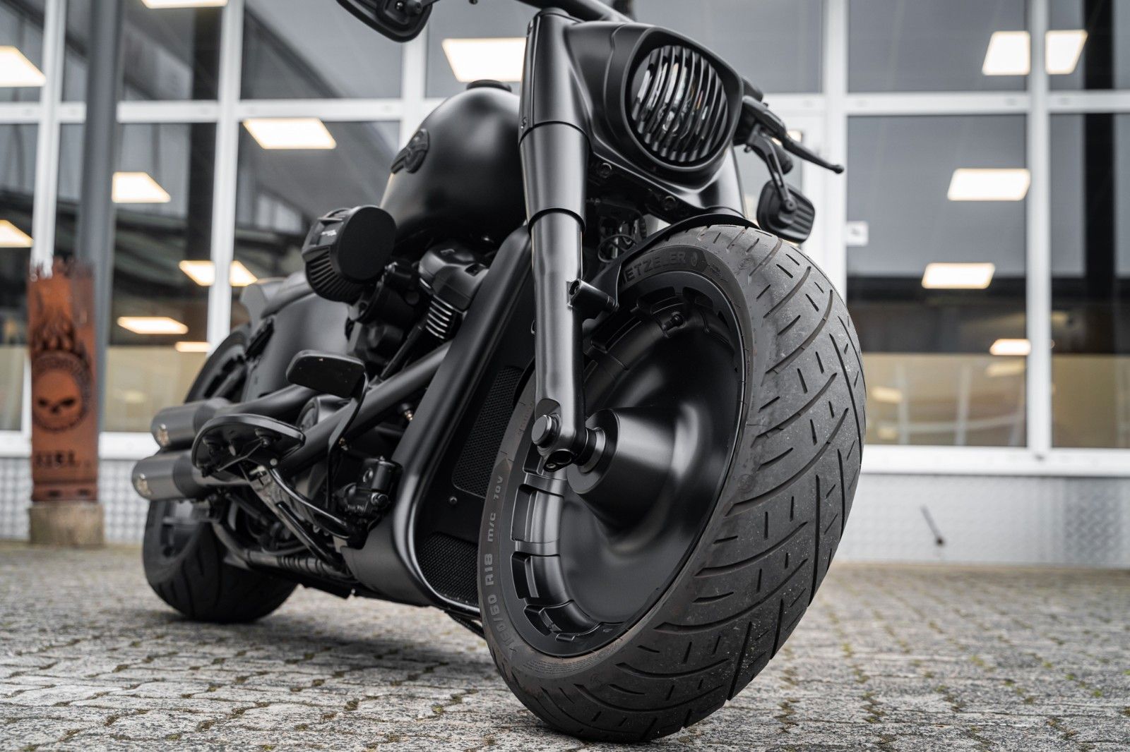 Fahrzeugabbildung Harley-Davidson FLFBS Fat Boy 128cui - Custom 1of1 "Black Titan"