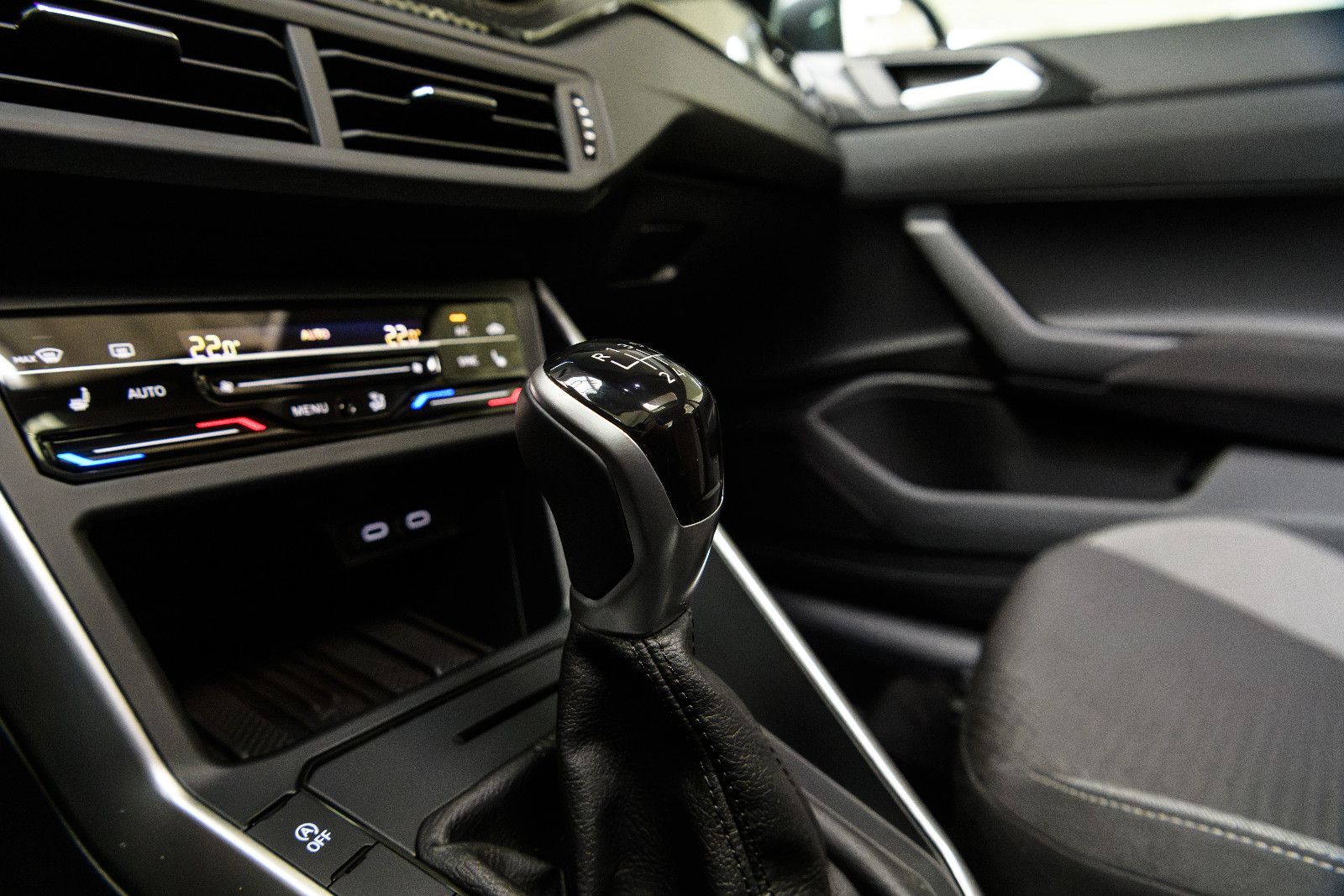 Fahrzeugabbildung Volkswagen Taigo Life+LED+SHZ+NAVI+PDC+*PANORAMA*+GJR