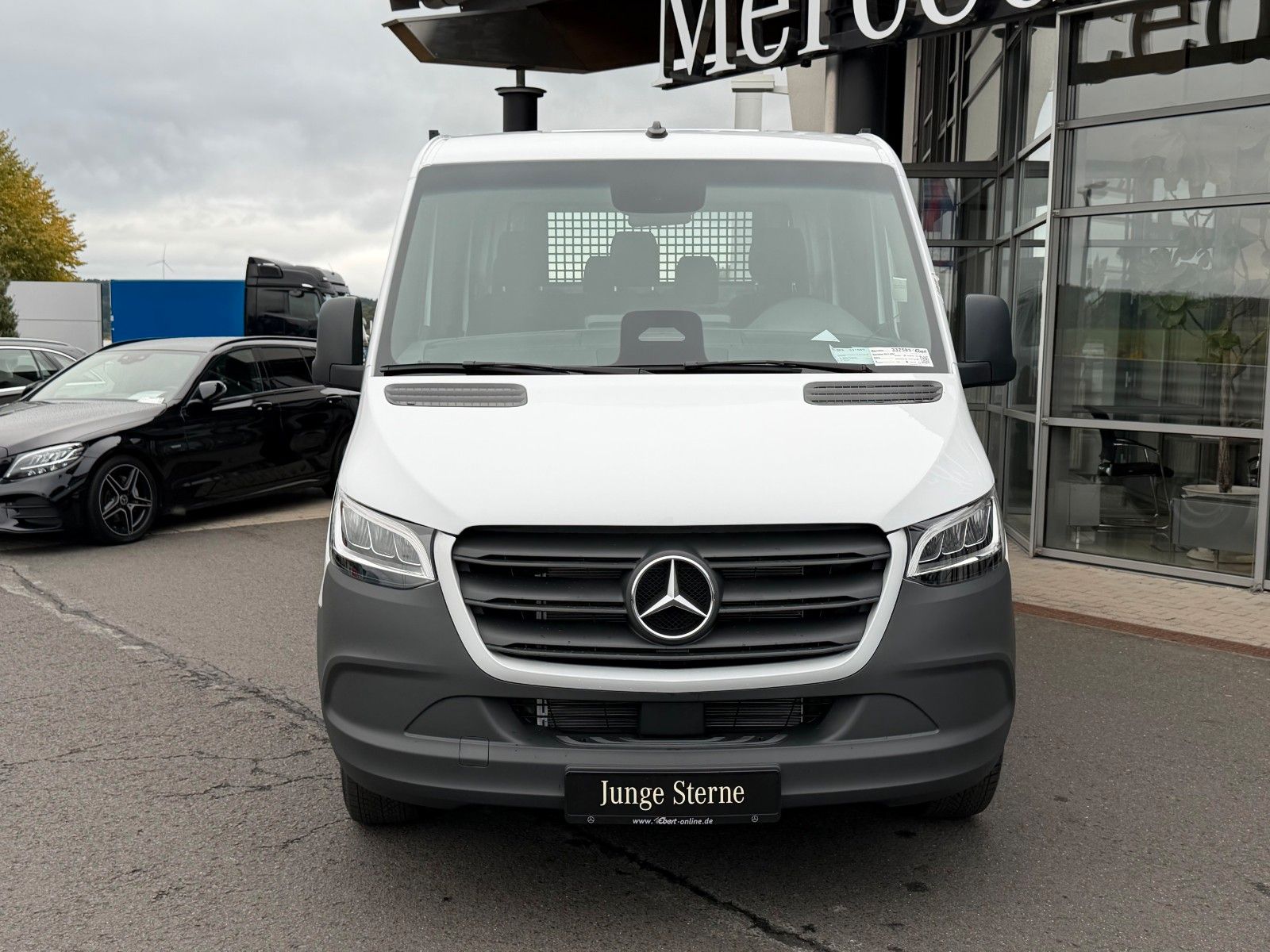 Fahrzeugabbildung Mercedes-Benz Sprinter 317 CDI 3665 9G DoKa AHK Klima Kamera