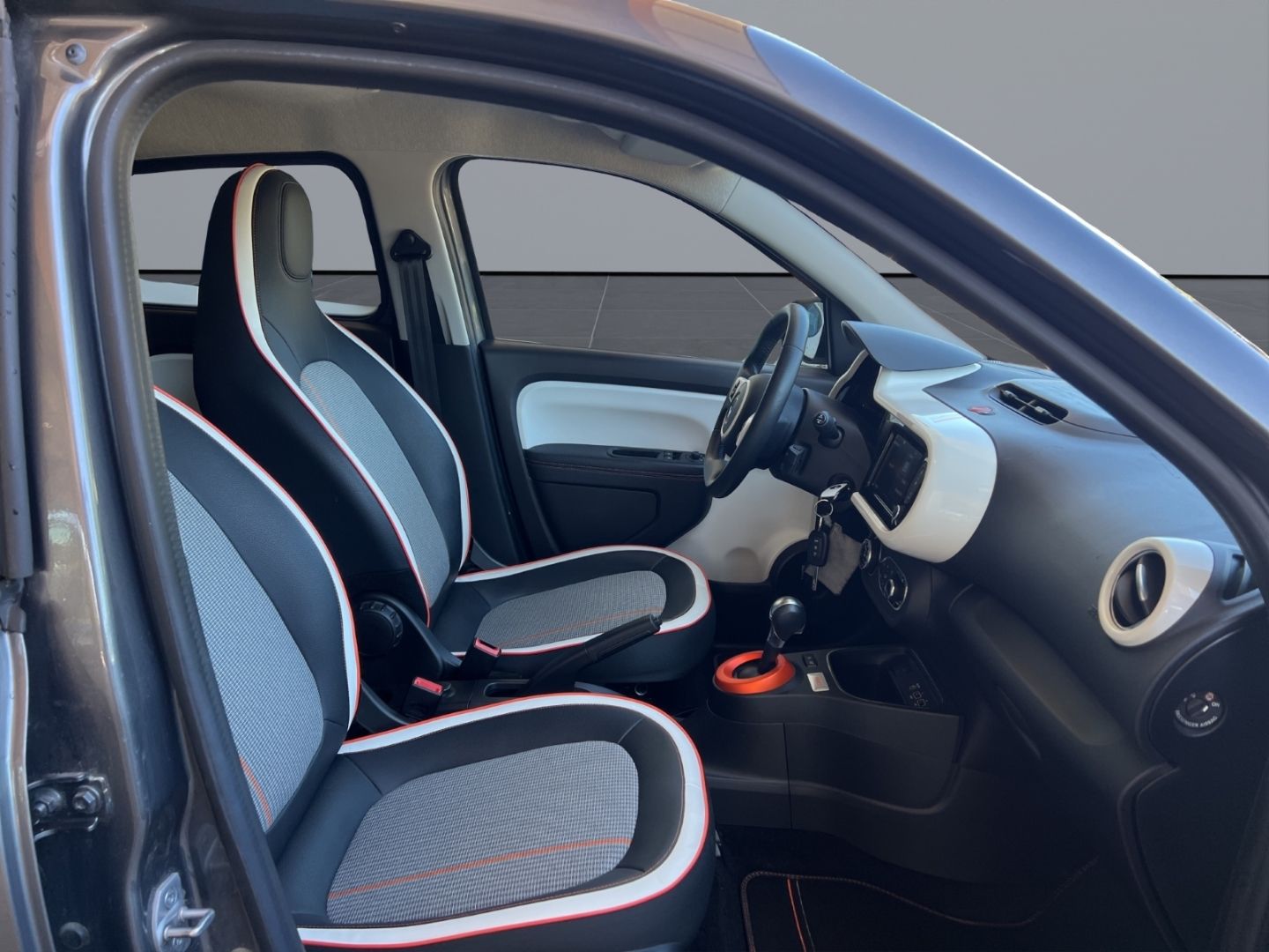 Fahrzeugabbildung Renault Twingo Vibes Electric Navi Apple CarPlay Android