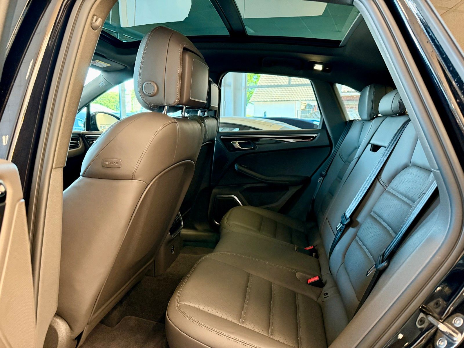 Fahrzeugabbildung Porsche Macan S Luftfederung/Sportabgas/Panorama/Keyless