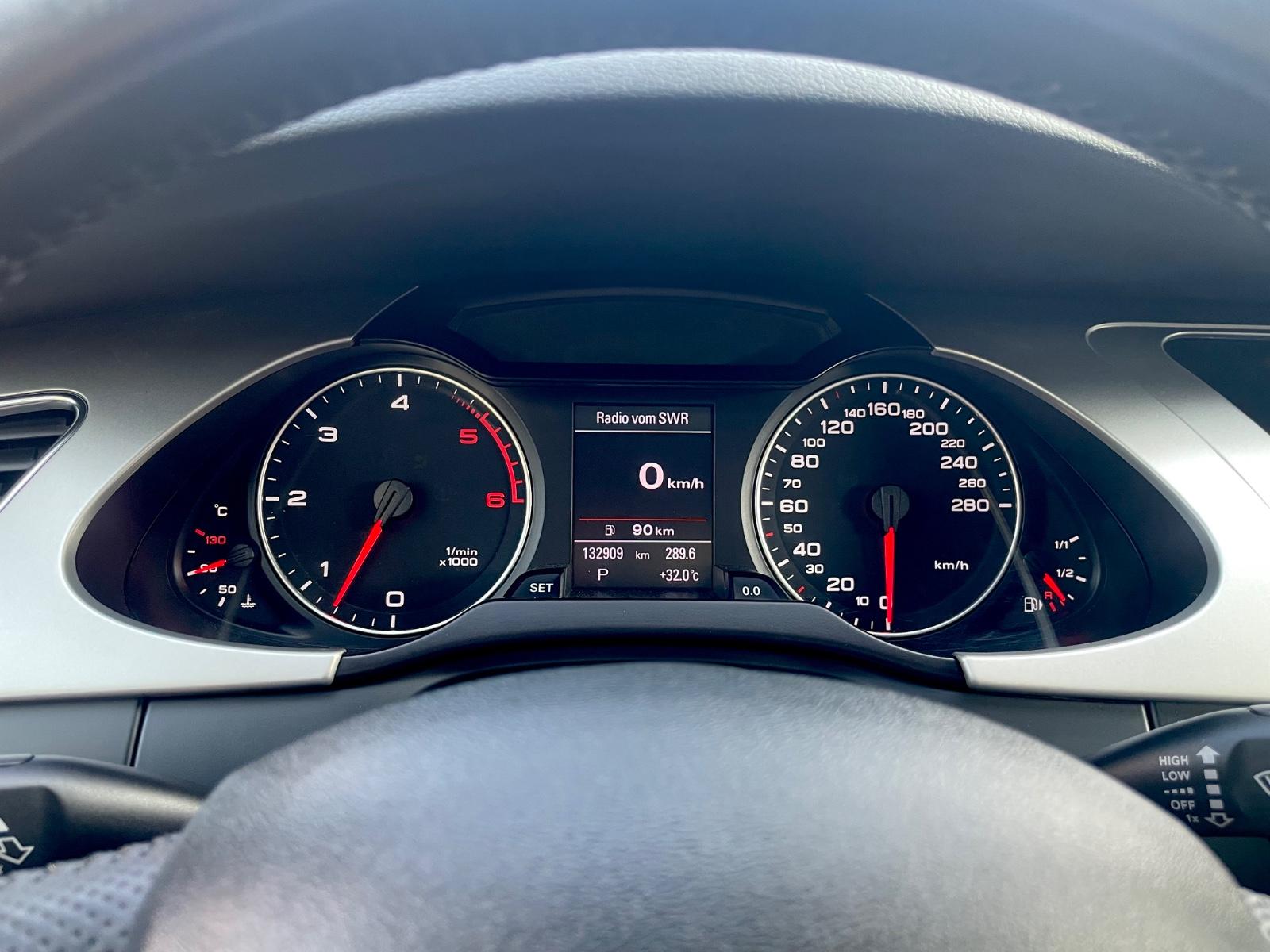 Audi A4 3.0 TDI quattro Ambition | 239 ch | BVA | Siège conducteur électrique | Sièges chauffants | Bi-xénon | Attelage amovible | 1re main