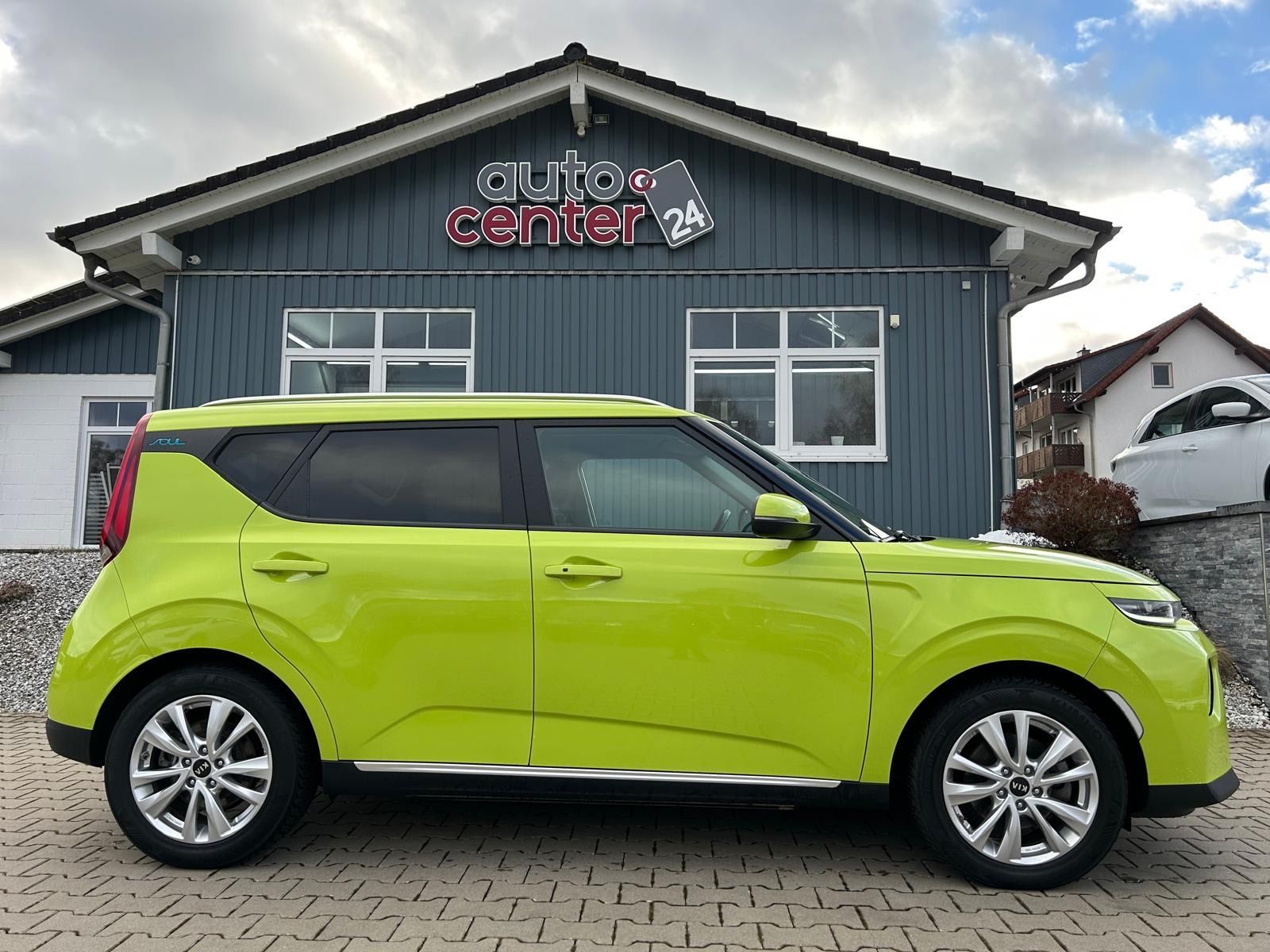 Fahrzeugabbildung Kia e-Soul°64 kWh°CCS°3 Phasen°1.Hand°Kamera°LED°