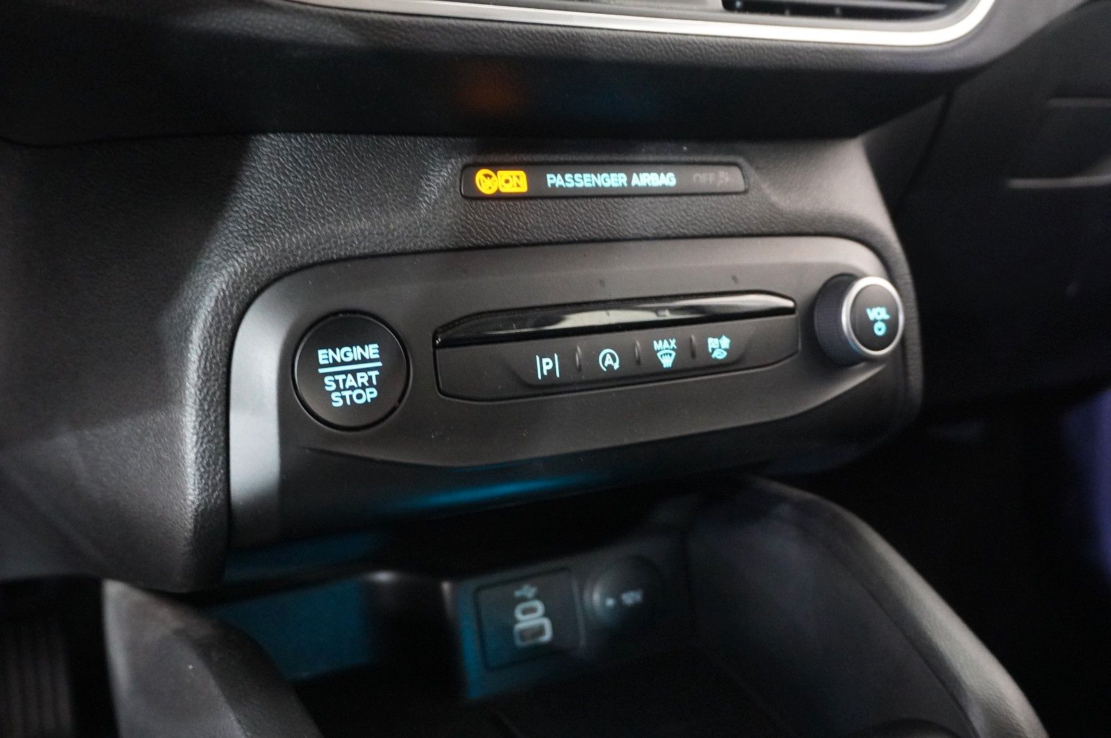 Fahrzeugabbildung Ford Focus Turnier 1.5D TITANIUM NAVI/LED/KAMERA/DAB+