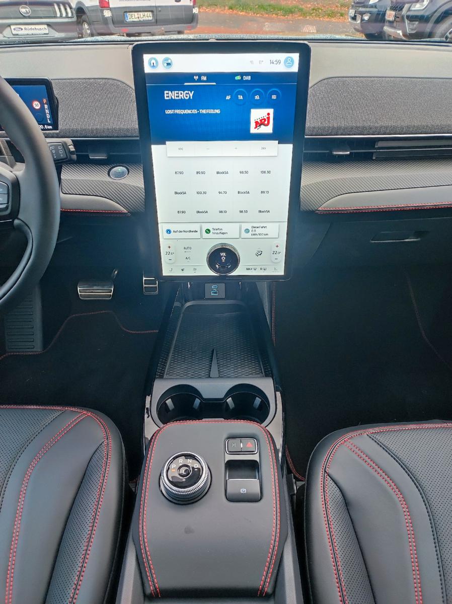 Ford Mustang Mach-E Standard Range 198kW, AWD Premium