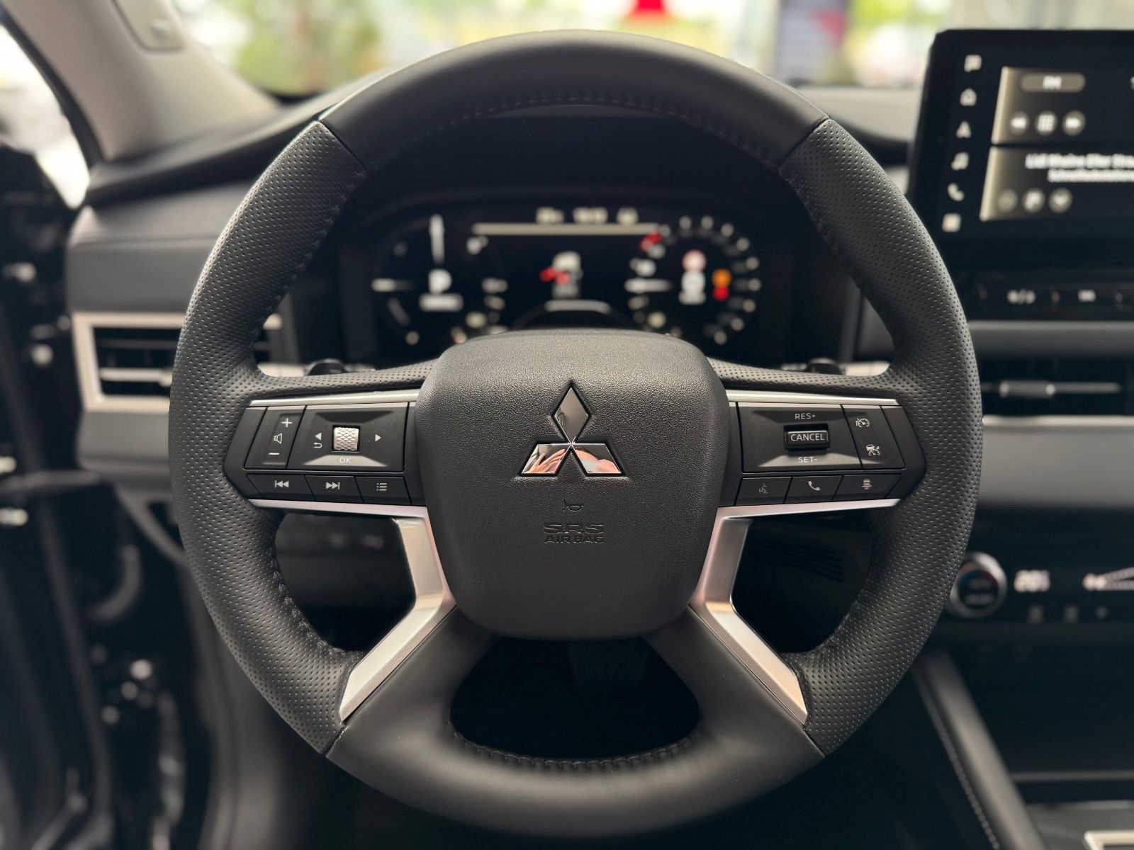 Fahrzeugabbildung Mitsubishi Outlander 2.4 PLUG-IN HYBRID 4WD Intro Edition