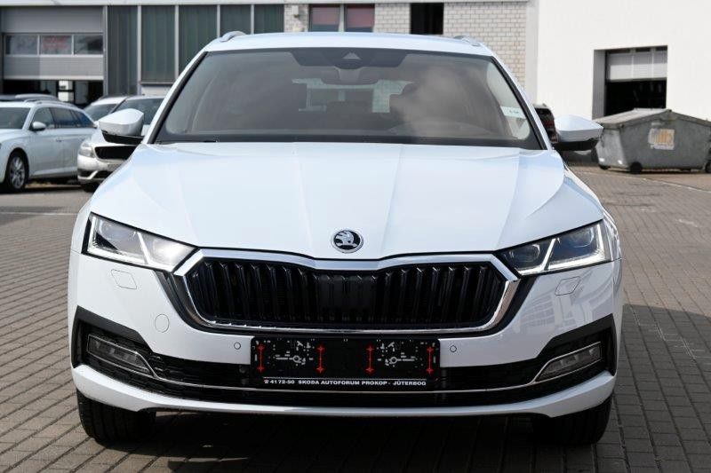 Fahrzeugabbildung SKODA Octavia Combi 2.0 TDI DSG Selection Plus AHK*NAV