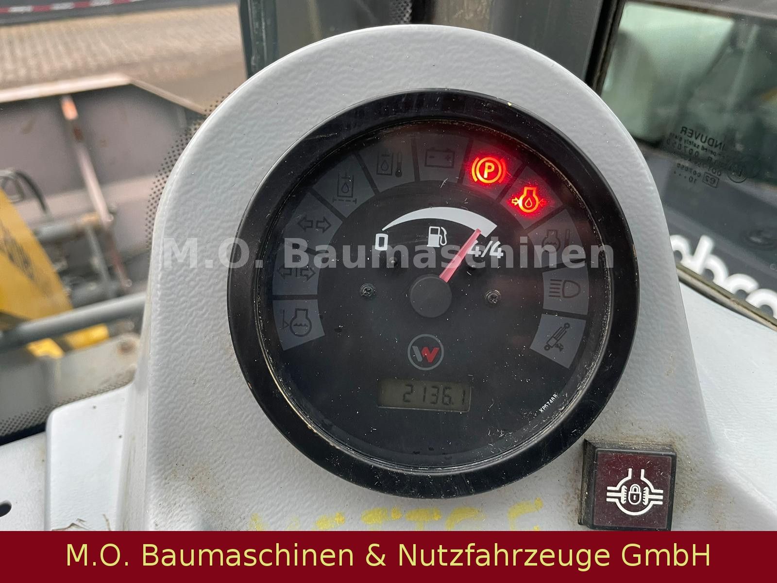 Fahrzeugabbildung Kramer 950 / 347-03 / SW / Klappschaufel /Allrad