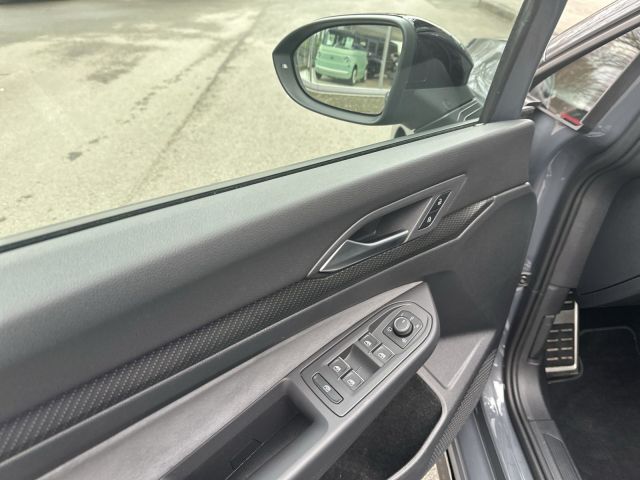 Golf VIII 1.5 eTSI DSG R-Line Black-Style 18 ALU