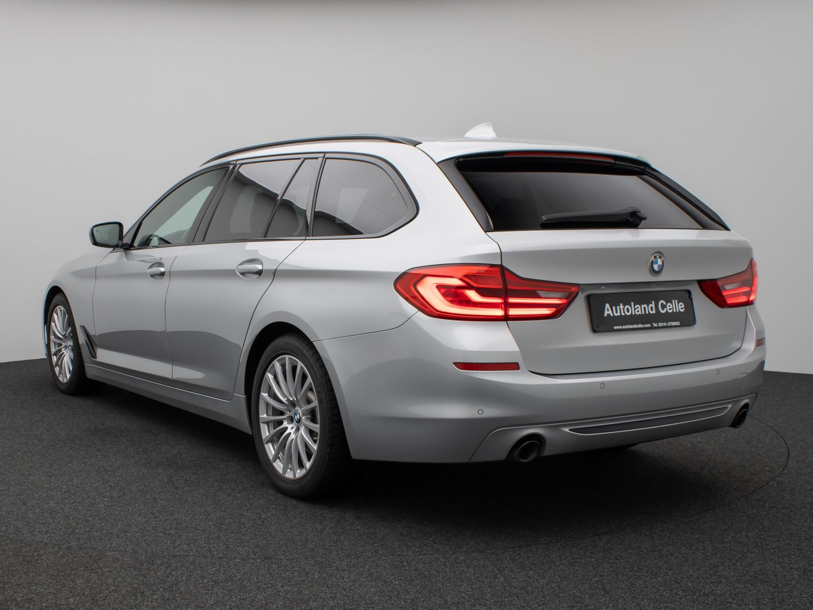 Fahrzeugabbildung BMW 520d  Sport Line HUD HiFi PDC Alarm DisplayKey