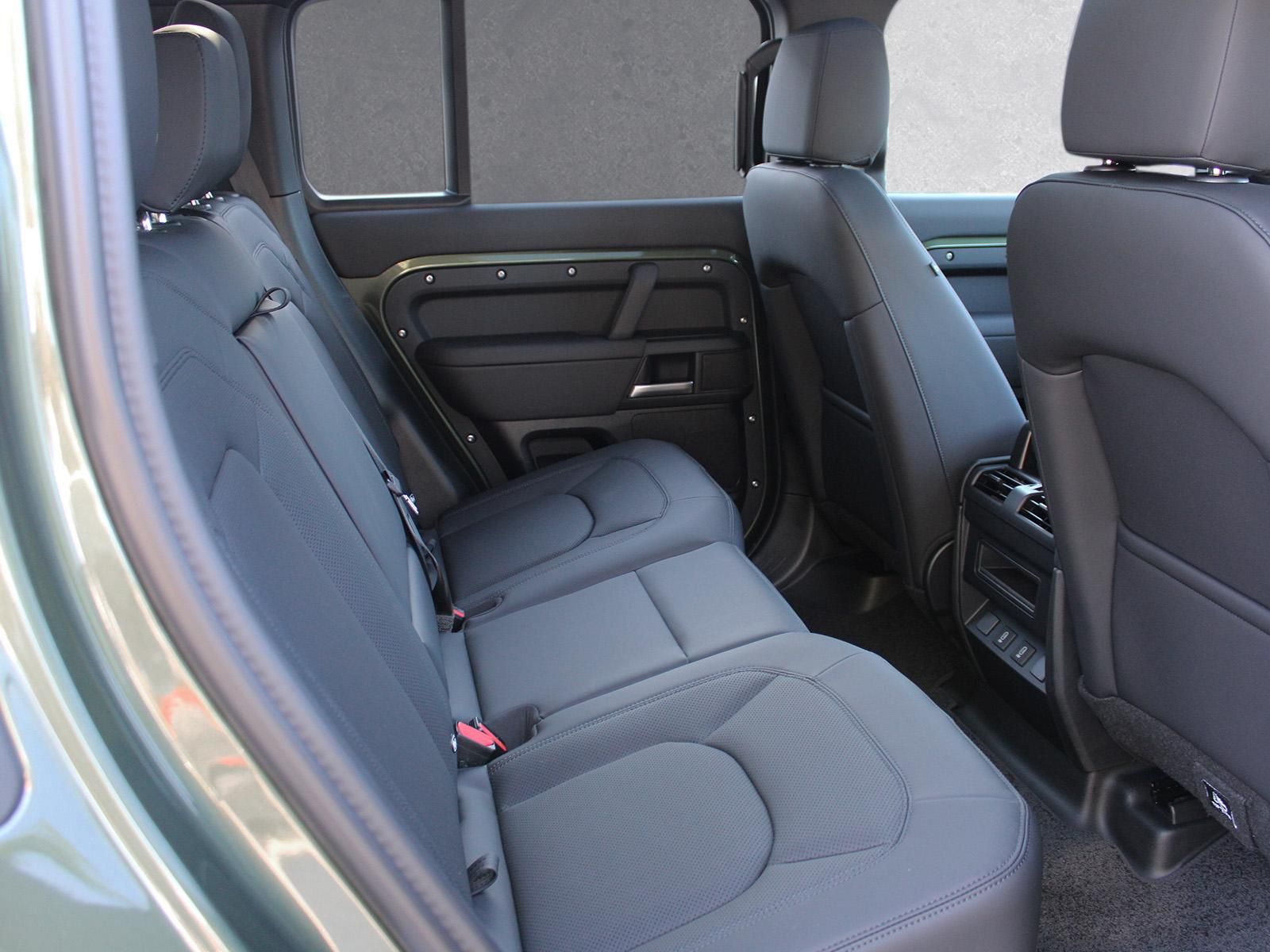 Fahrzeugabbildung Land Rover Land Rover Defender D250 X-Dynamic SE