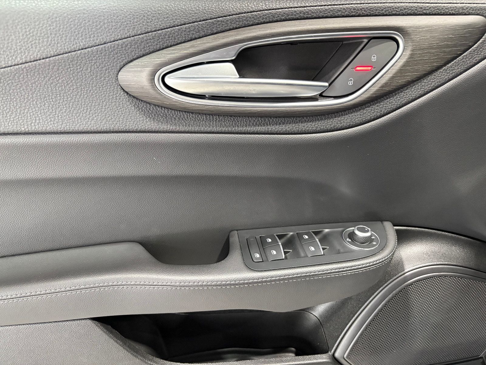 Fahrzeugabbildung Alfa Romeo Giulia Ti Q4/MEMORY/KAMERA/NAVI/ACC/APPLE/SHZ