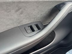 Fahrzeugabbildung Tesla Model Y Long Range Dual AWD