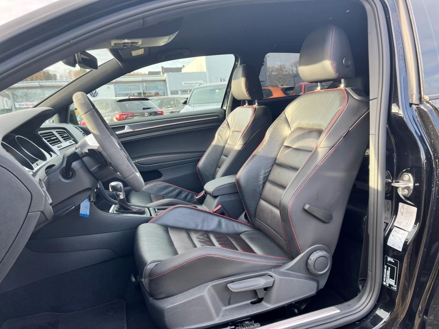 Volkswagen Golf GTI 2.0 TSI DSG LED Navi Leder Sitzheizung