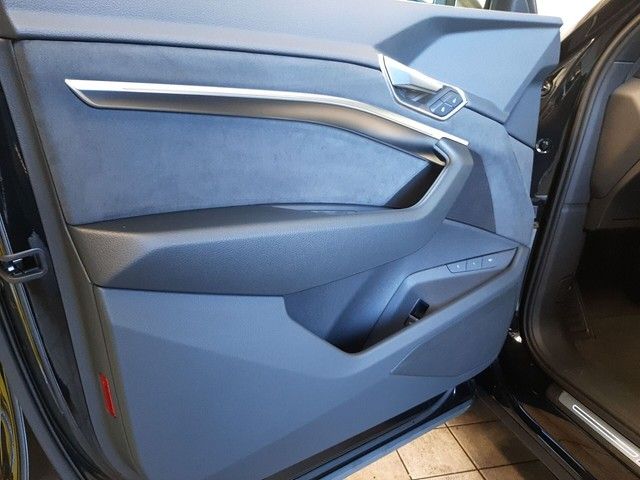 Fahrzeugabbildung Audi e-tron S Sportback Pano AHK Matrix HeadUp 21"