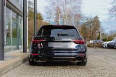 AUDI RS4 Avant quattro/ RS DYNAMIK/ PANO / RS ABGAS AUDI RS4 Avant quattro/ RS DYNAMIK/ PANO / RS ABGAS