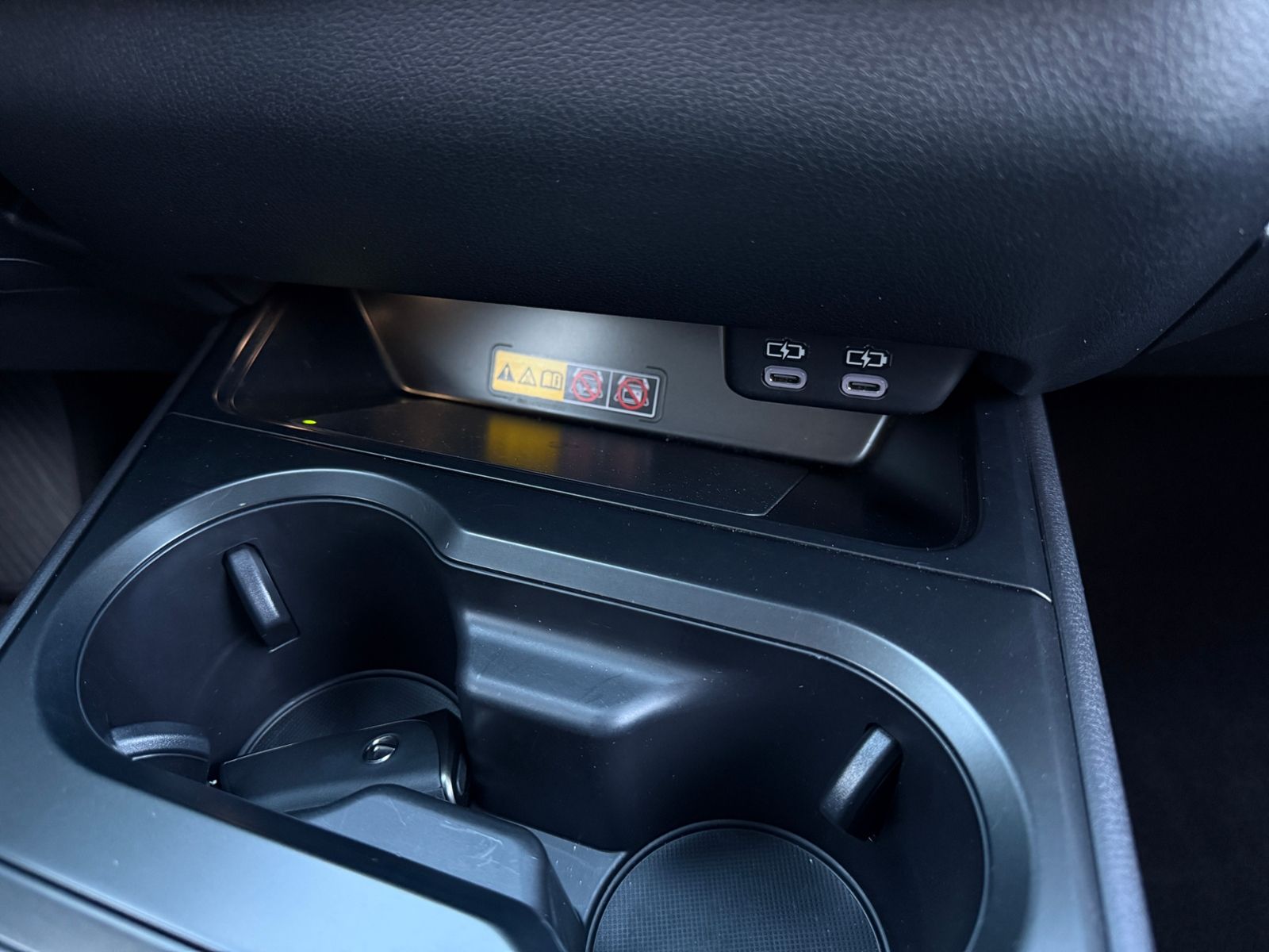 Fahrzeugabbildung Lexus UX 300 h F Sport Design LED NAV ACC RFK SHZ