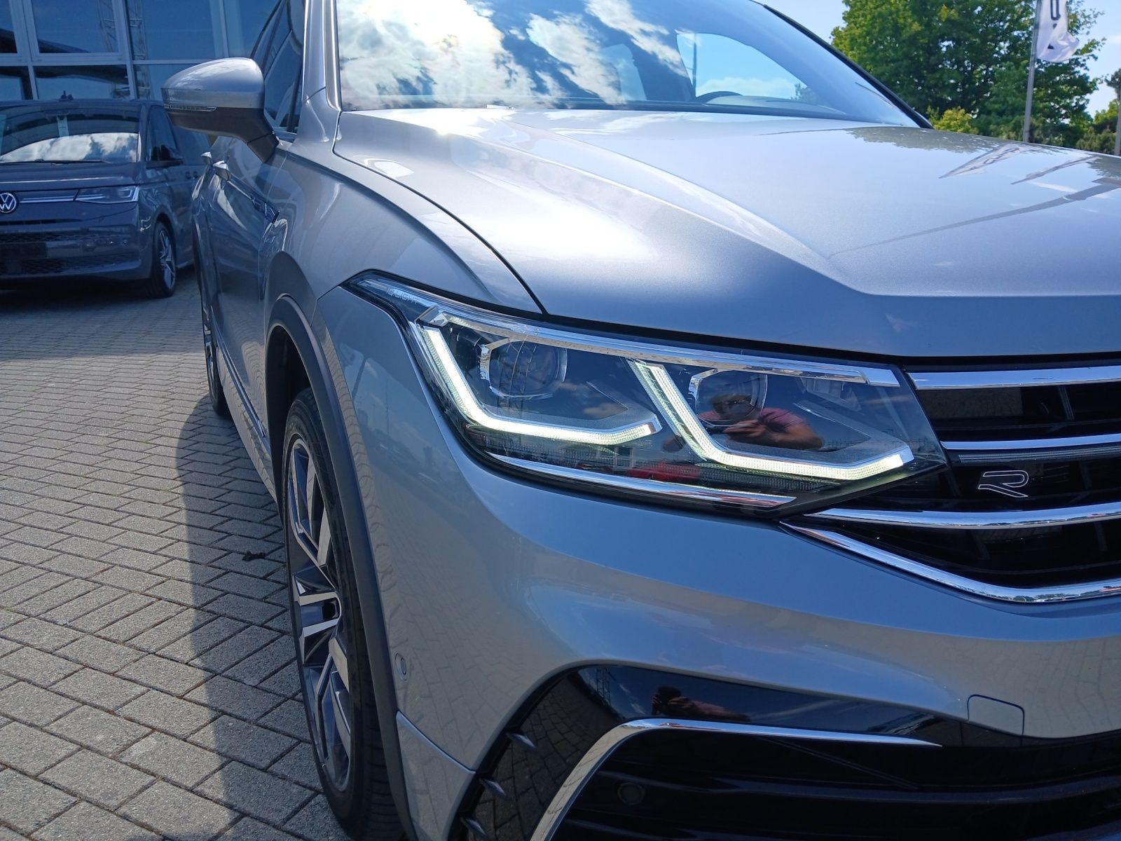 Fahrzeugabbildung Volkswagen Tiguan Allspace TDI R-Line DSG 4M STH Matrix AHK