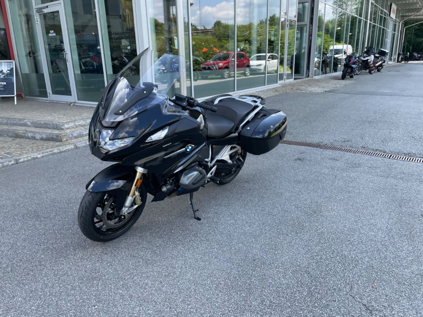 Fahrzeugabbildung BMW R 1250 RT Sondermodell Triple Black ACC