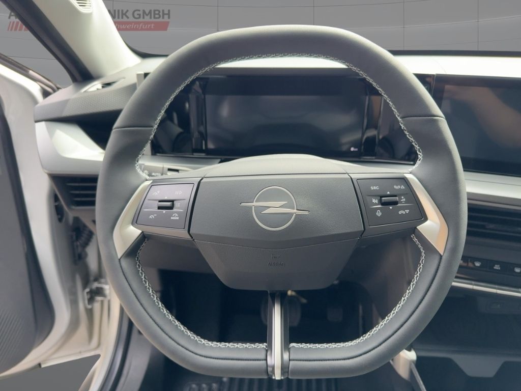 Fahrzeugabbildung Opel Frontera Ultimate, Allwetter, RFK, SHZ, LHZ