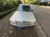 Mercedes-Benz 190 2.0E - Mercedes-Benz 190 aus 1989: 190e