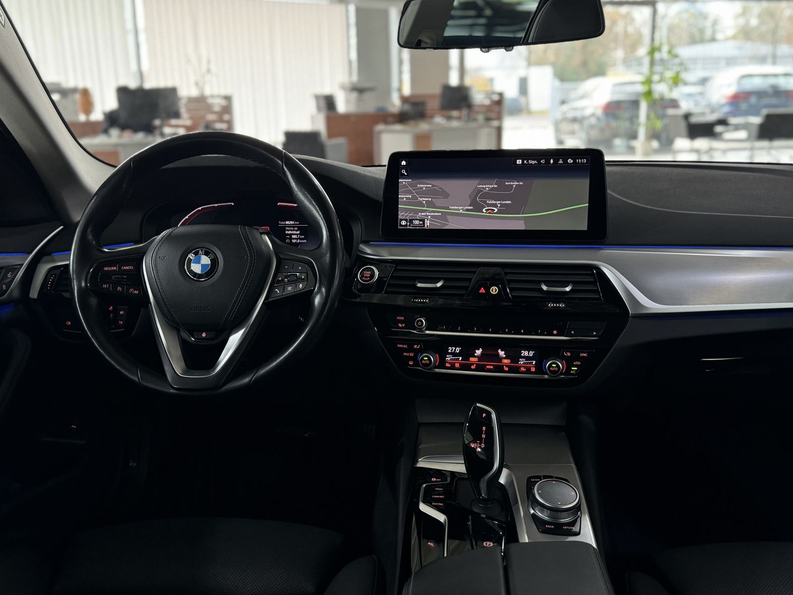 Fahrzeugabbildung BMW 520d Panorama Kamera DAB HiFi DisplKey AHK Sport