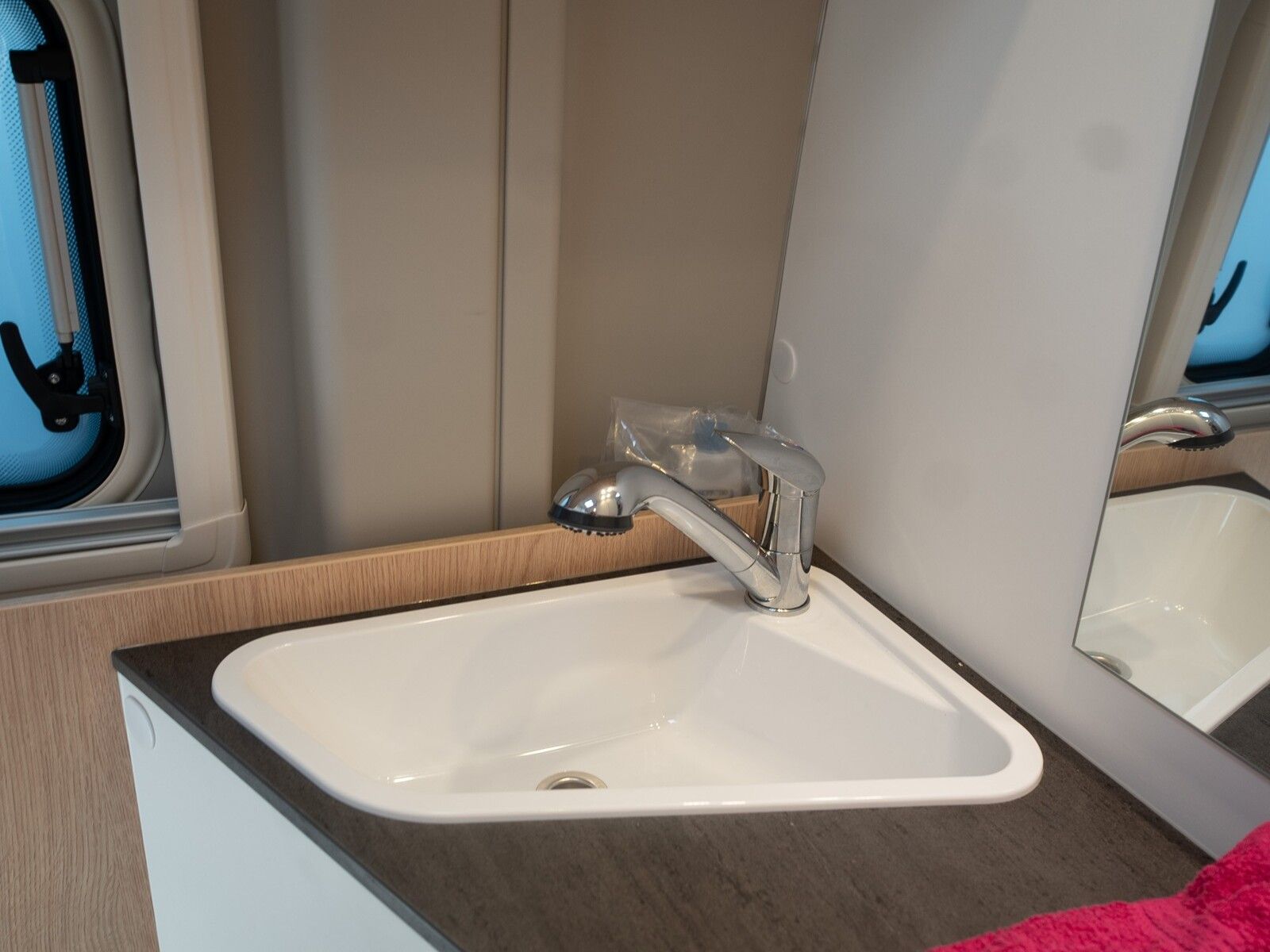 Fahrzeugabbildung Sunlight Adventure Cliff 600 Faltverdunkelung*Markise*uvm