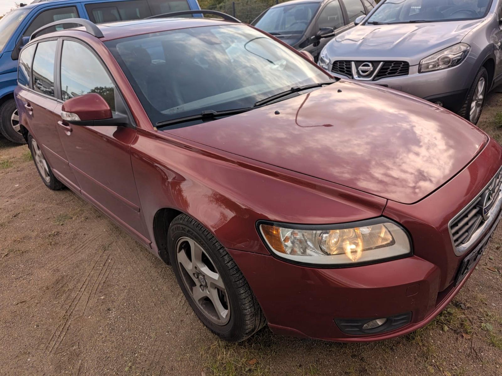 Volvo V50 2011 — rear view