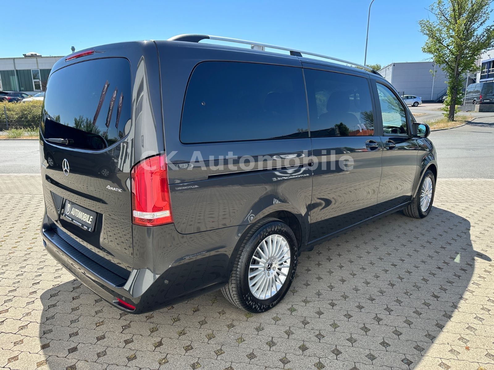 Fahrzeugabbildung Mercedes-Benz V 300d EDITION 4MATIC lang/7 Sitze/Navi/LED/AHK