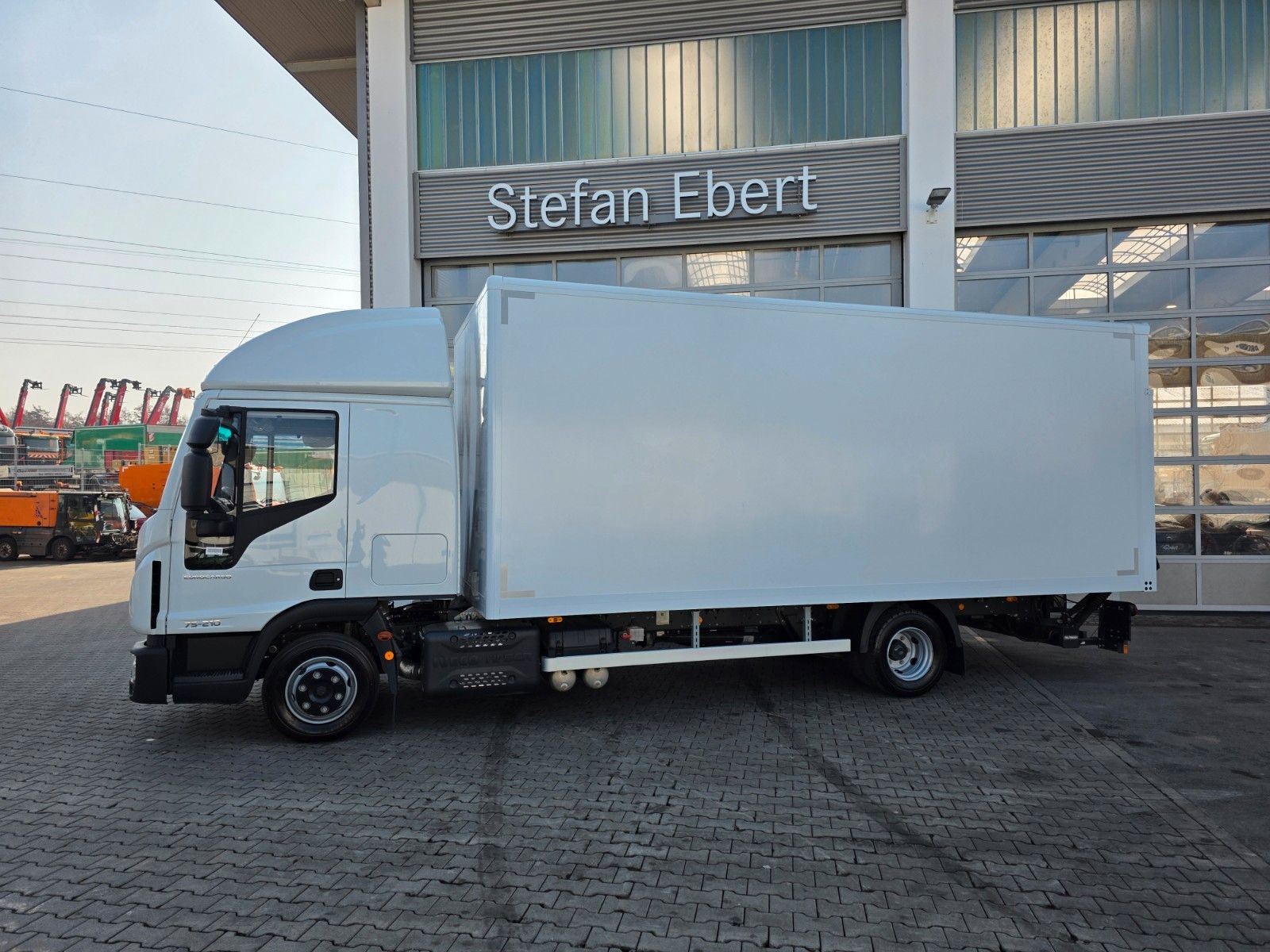Fahrzeugabbildung Iveco Eurocargo ML75E21/P LBW 1.000kg L-Haus
