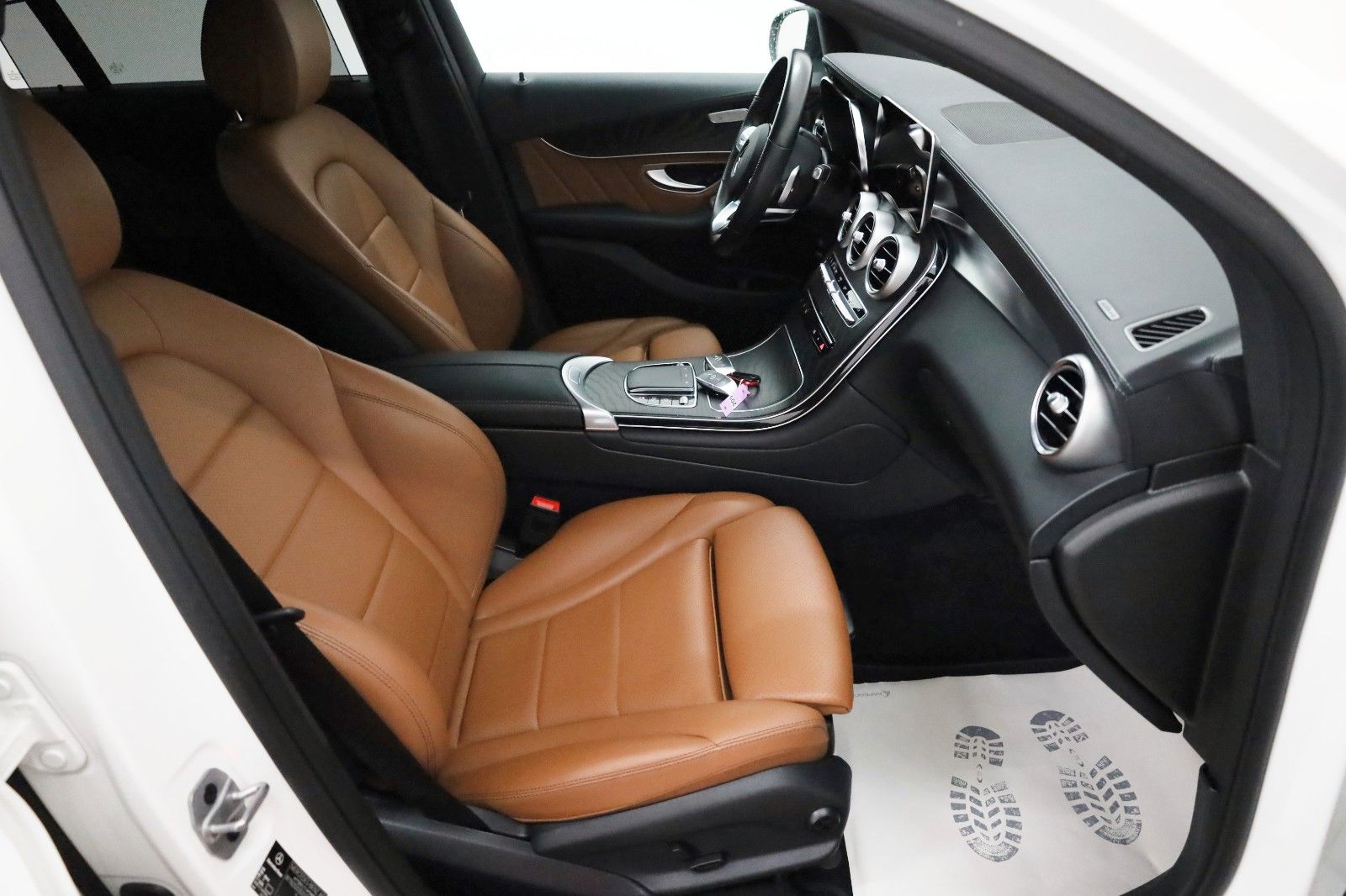 Fahrzeugabbildung Mercedes-Benz GLC 300e 4M Coupe AMG Leder,Navi,LED,Park Paket