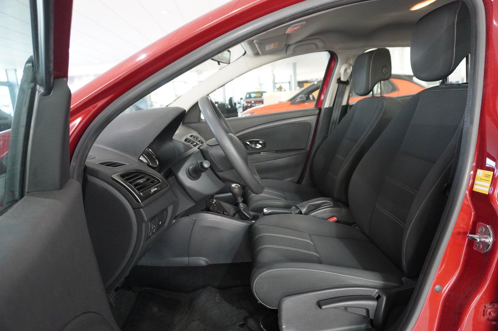 Fahrzeugabbildung Renault Megane Grandtour 1.6 AUTHEN. KLIMA/PDC/NEBEL/AHK