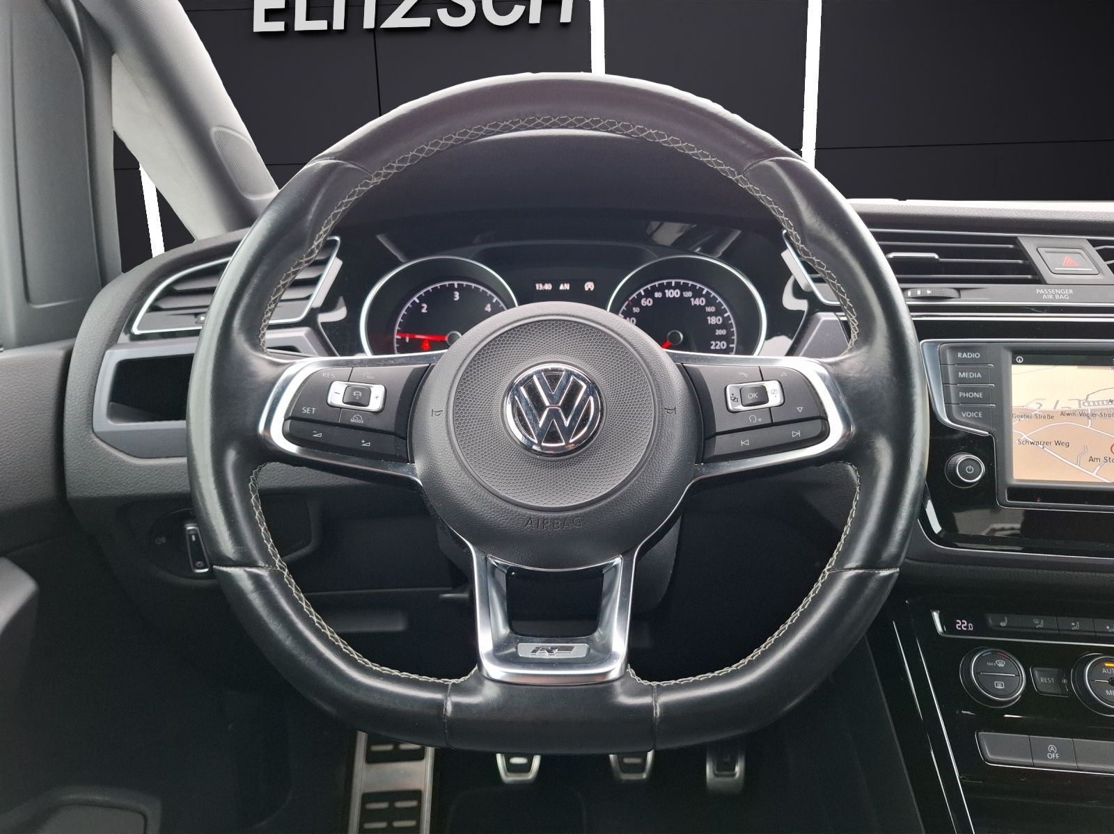 Fahrzeugabbildung Volkswagen Touran TDI Highline 7-Si R-Line LED AHK Navi ACC