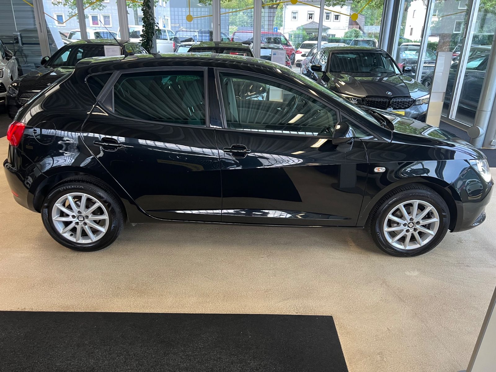 Fahrzeugabbildung SEAT Ibiza Style *NAVI * SITZHEIZUNG *KLIMAAUTOMATIK*