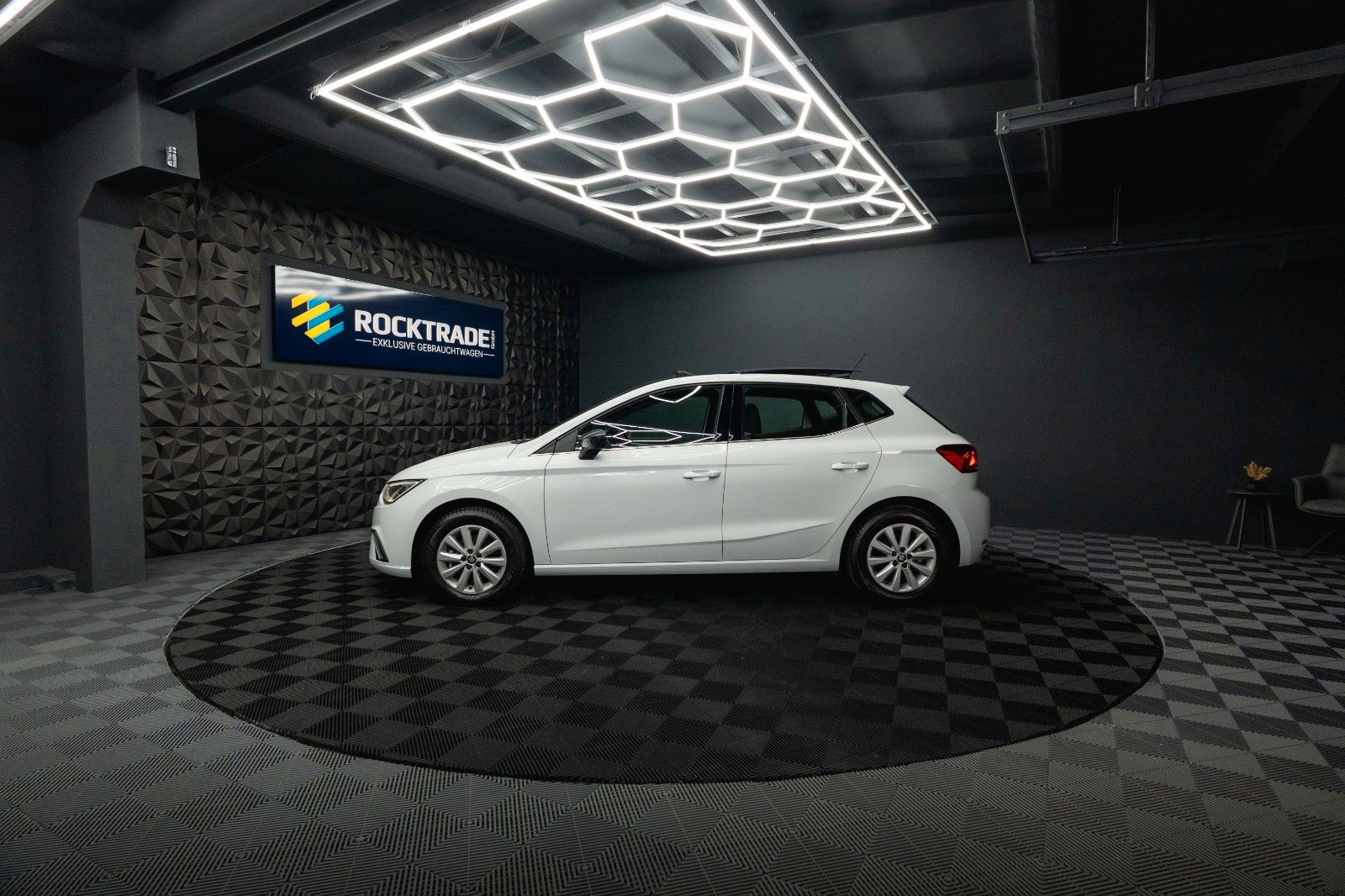 Fahrzeugabbildung SEAT Ibiza Xcellence Sport DSG *LED*Panorama*Kamera*