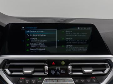 Fahrzeugabbildung BMW 330e M Sport Panorama Kamera HUD DAB HiFi Komfor