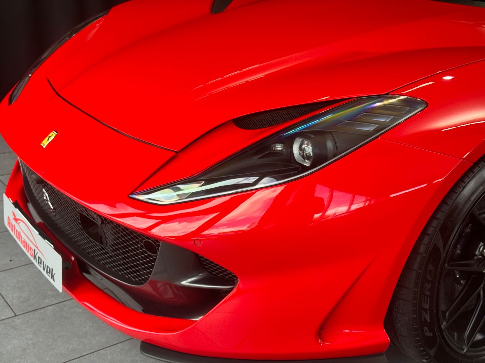 Fahrzeugabbildung Ferrari 812 Superfast|CARBON-SCHALENSITZE|360"KAMERA|ACC