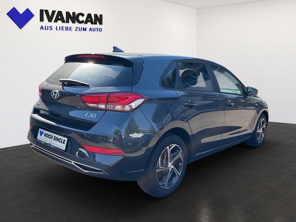 Fahrzeugabbildung Hyundai i30 1.5T 160PS 48V Edition 30