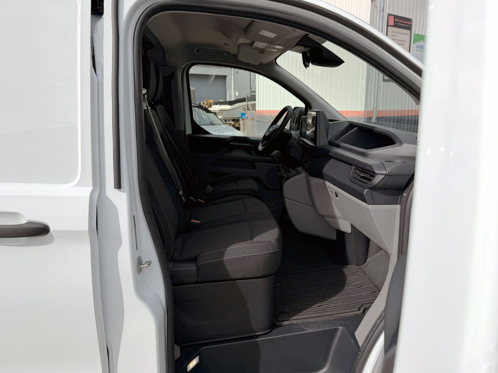 Fahrzeugabbildung Ford Transit Custom Kasten 320 L2 Trend ACC KAM AHK