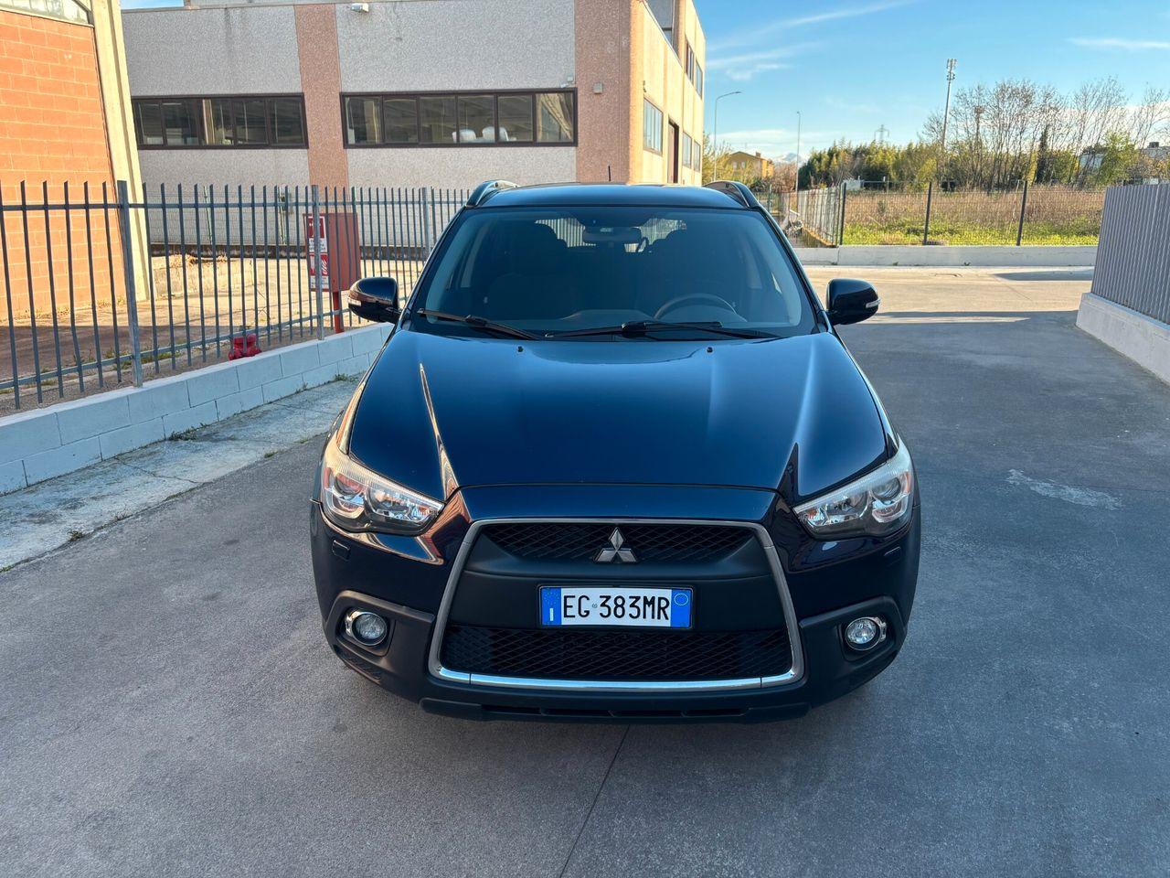 Mitsubishi ASX 2011 — салон