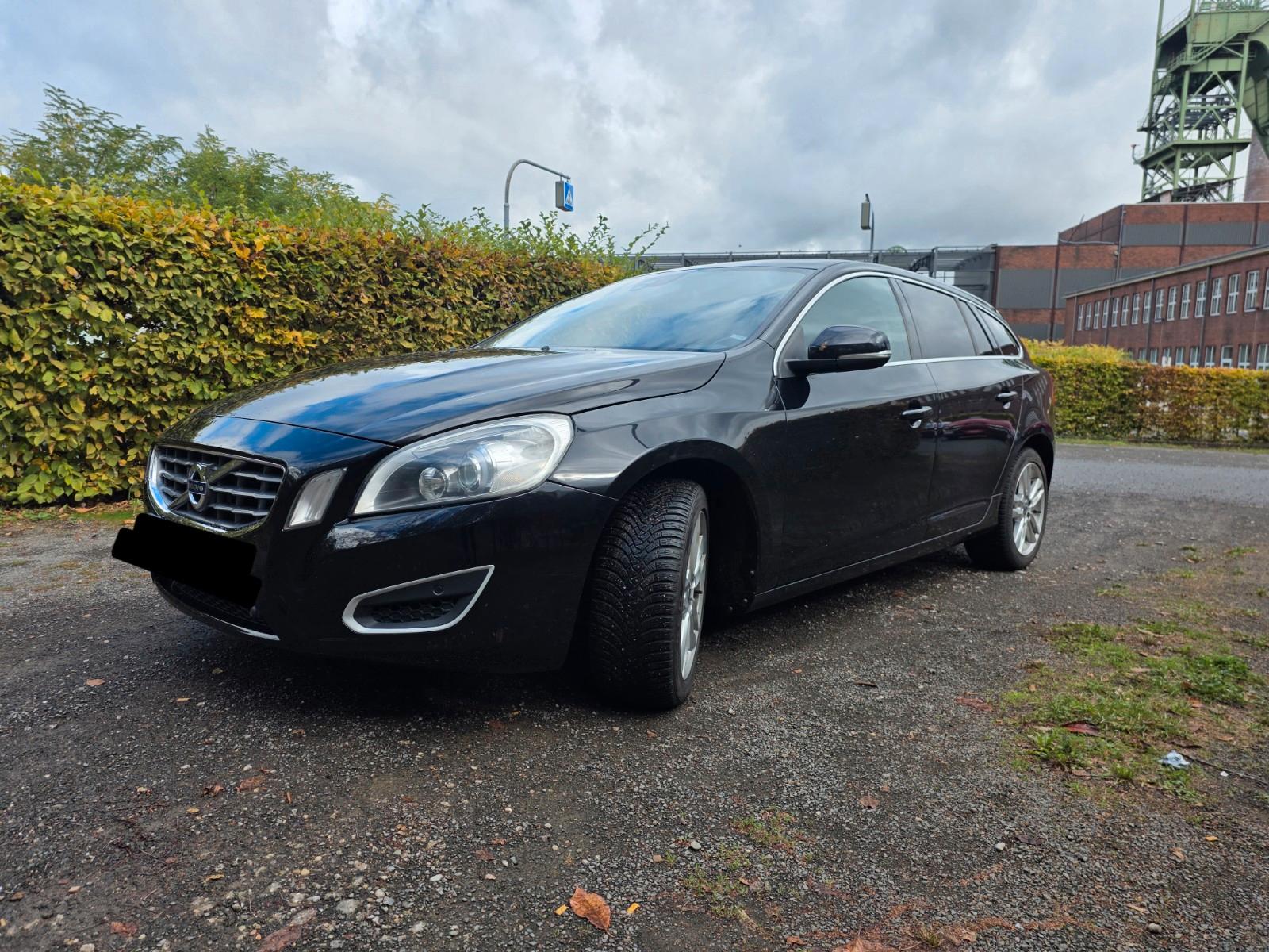 Volvo V60 2011 — engine 2.400 cm³, 205 HP (151kW)