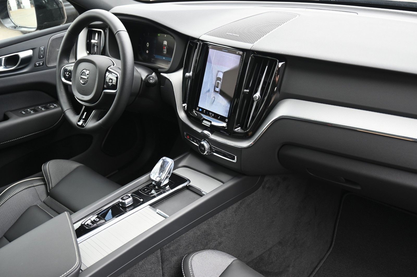 Fahrzeugabbildung Volvo XC60 T6 RC AWD Plus Black Edition*360°*ACC*AHK