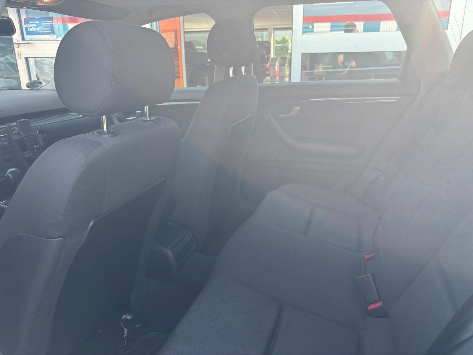 Audi A4 2005 — photo 12