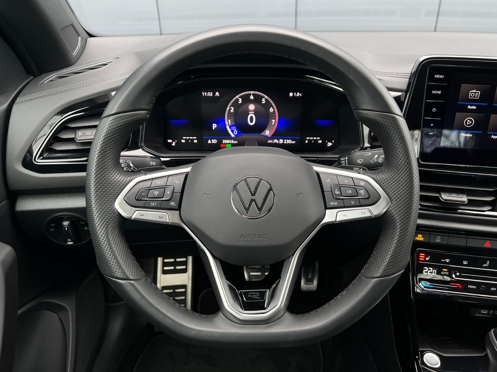 Fahrzeugabbildung Volkswagen T-Roc Cabriolet R-Line 1.5 TSI DSG *AHK, LED, Bl