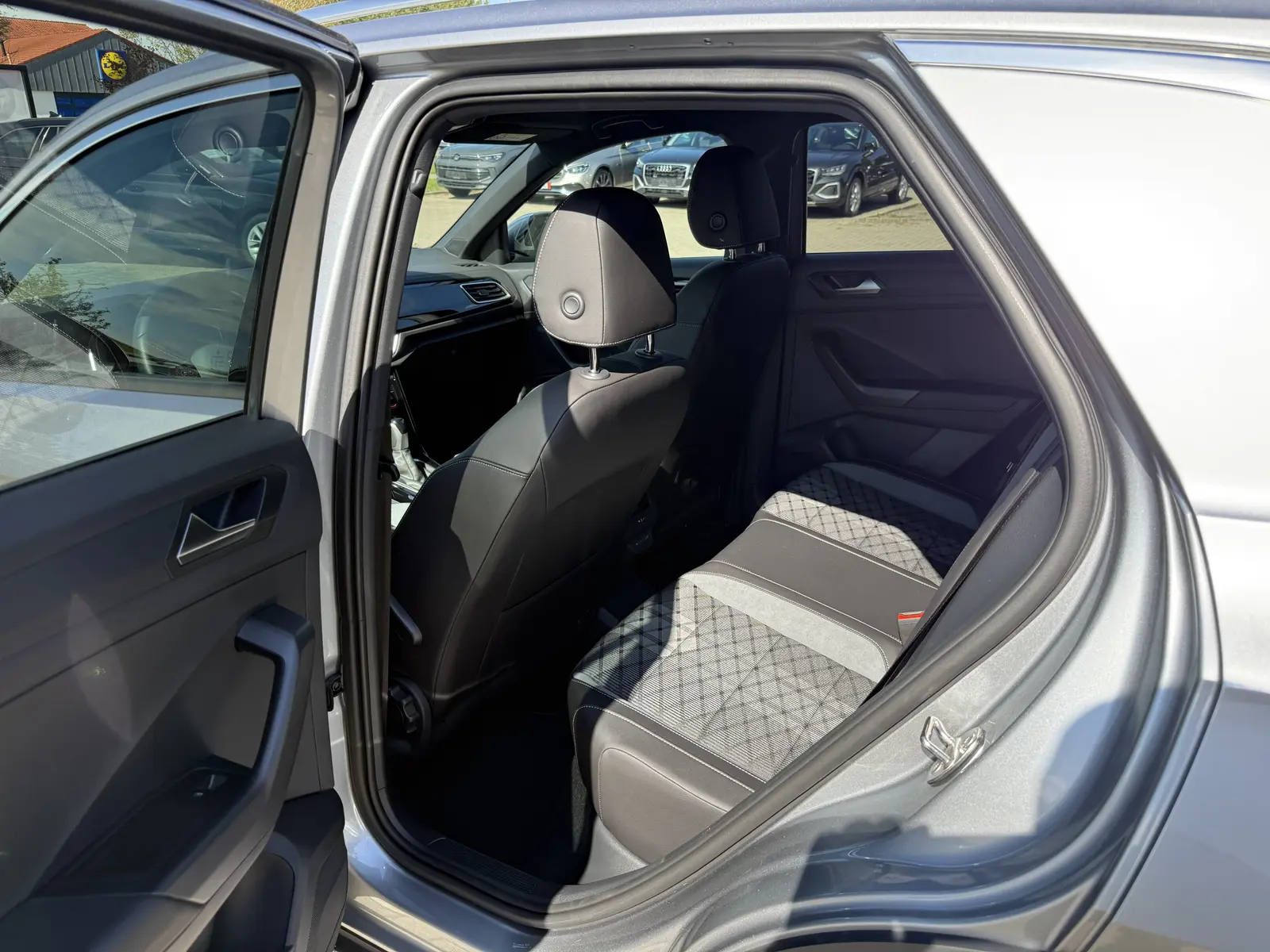 Volkswagen T-Roc R-Line,18-Zoll,IQ-Drive,R.Kam,Kessy,Side., миниатюра 19