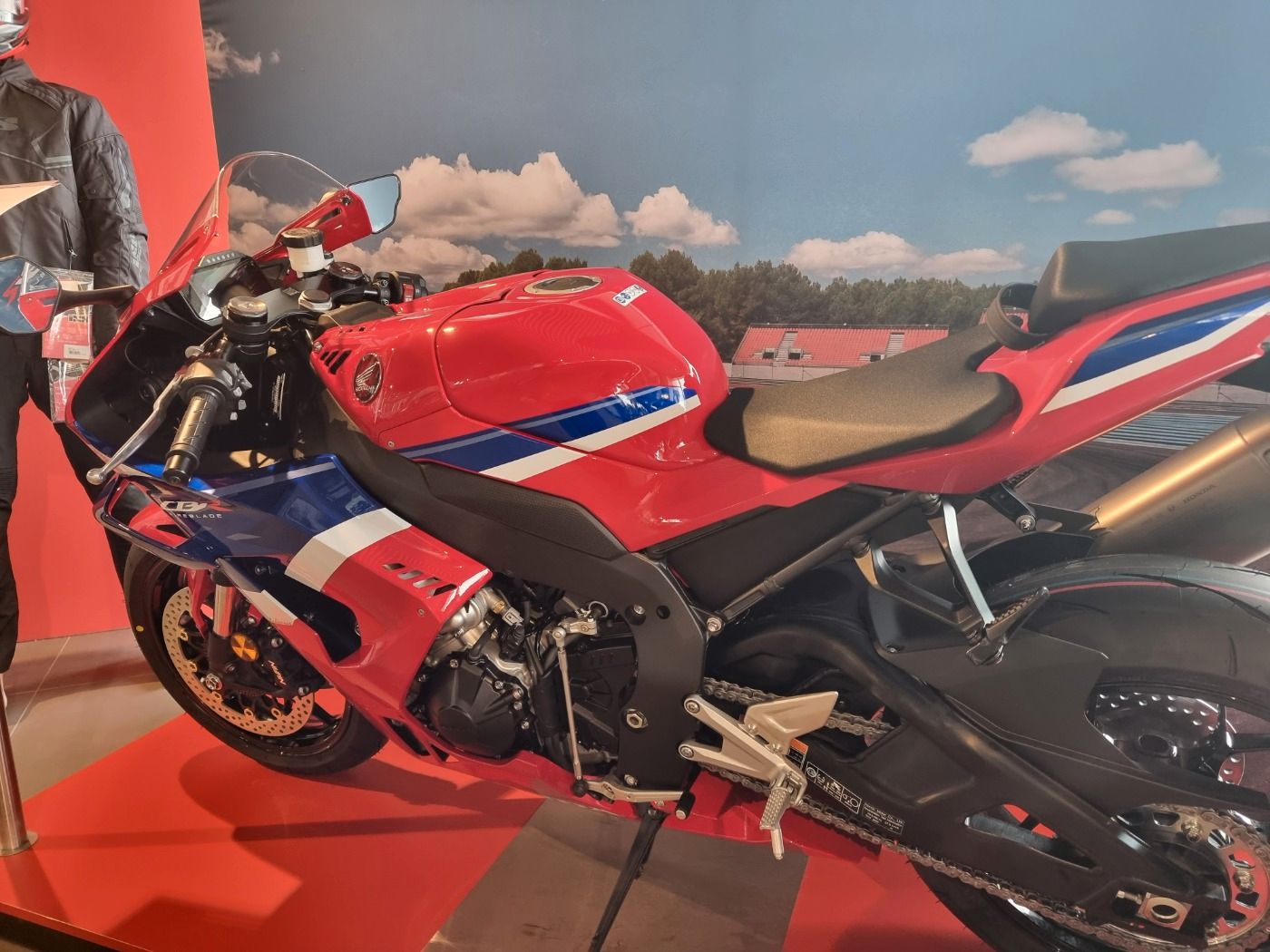 Fahrzeugabbildung Honda CBR 1000 RR R Standard 2024 sofort